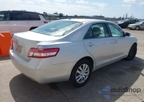 2010 Toyota Camry Le z USA, uszkodzony, nr VIN 4T4BF3EK5AR085271